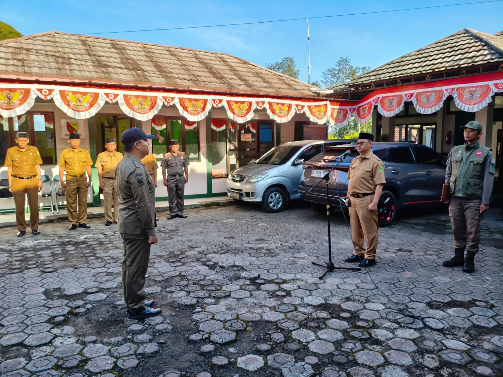 merah-putih-di-hati-kecamatan-rancabali-mantapkan-langkah-lewat-apel-pagi