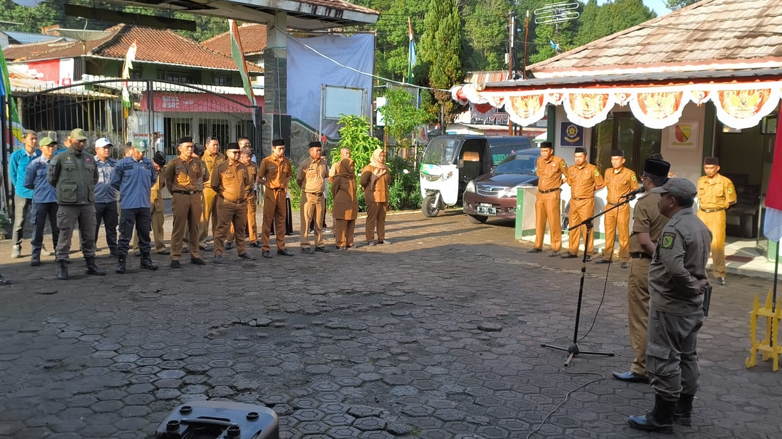 sinergi-dan-semangat-di-apel-pagi-kecamatan-rancabali
