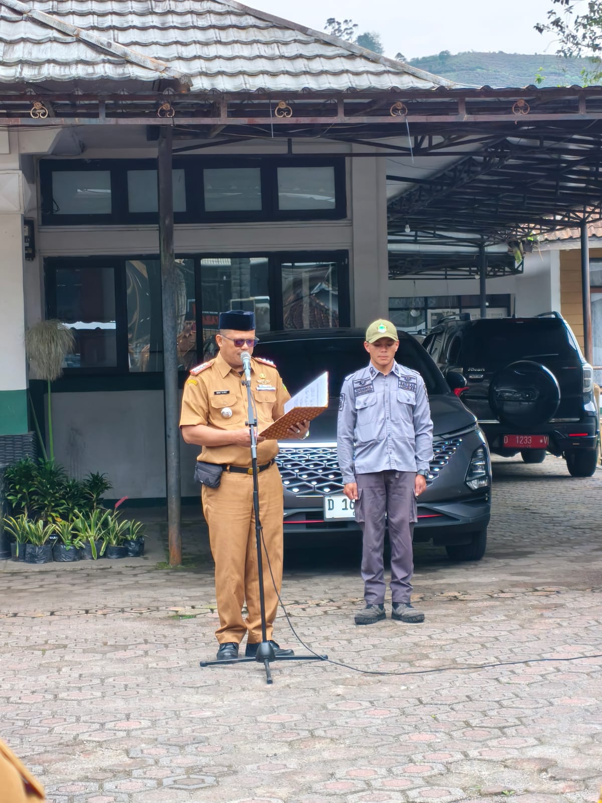 apel-pagi-kecamatan-rancabali-wujud-disiplin-dan-kebersamaan-aparatur-pemerintahan