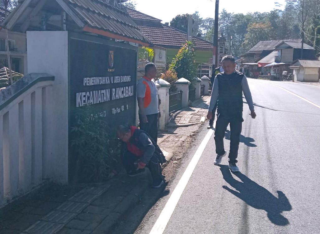 jumsih-seru-di-kantor-kecamatan-bekerja-sambil-peduli-lingkungan